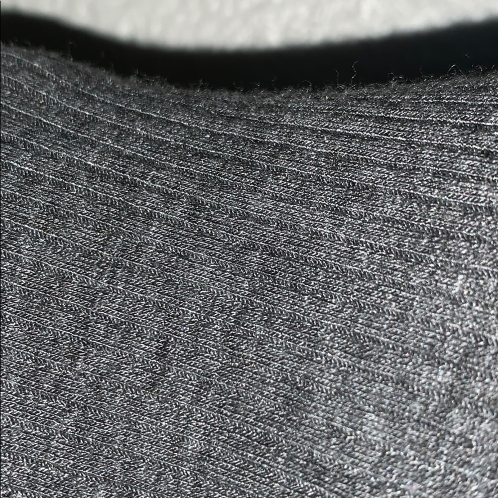 A slim grey dress - Picture 3 of 4